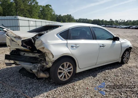 2015 Nissan Altima 2.5 из США, поврежденный, VIN 1N4AL3APXFC163342